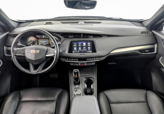 Подержанный автомобиль Cadillac XT4 2021 года (14 фото)