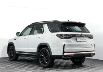 Подержанный автомобиль Changan CS95 2023 года (7 фото)