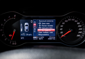 Подержанный автомобиль Ford Mondeo Sedan 2012 года (11 фото)