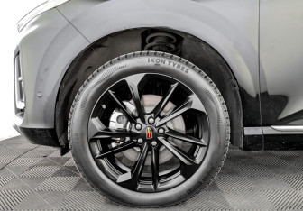 Подержанный автомобиль Hongqi HS3 2024 года (20 фото)