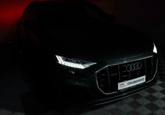 Подержанный автомобиль Audi Q8 2019 года (22 фото)
