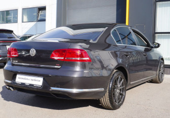 Подержанный автомобиль Volkswagen Passat Sedan 2011 года (5 фото)