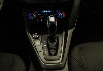 Подержанный автомобиль Ford Focus Hatchback 2017 года (14 фото)