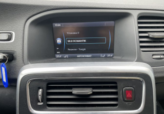 Подержанный автомобиль Volvo S60 2010 года (15 фото)