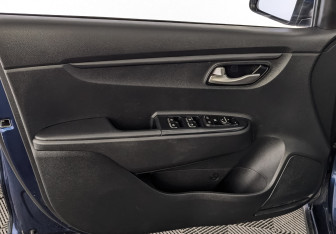 Подержанный автомобиль Kia Rio Hatchback 2021 года (17 фото)