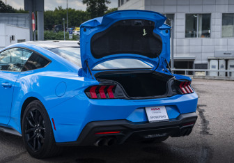 Подержанный автомобиль Ford Mustang Coupe 2023 года (28 фото)