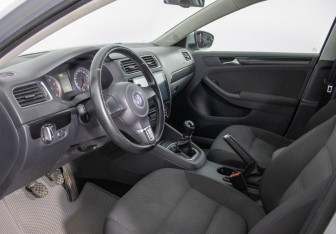 Подержанный автомобиль Volkswagen Jetta Sedan 2012 года (10 фото)