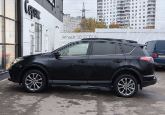 Подержанный автомобиль Toyota RAV4 2016 года (8 фото)