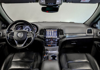 Подержанный автомобиль Jeep Grand Cherokee 2021 года (14 фото)