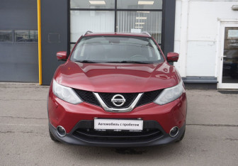 Подержанный автомобиль Nissan Qashqai 2016 года (2 фото)