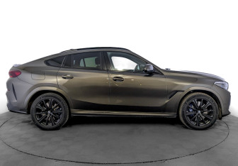 Подержанный автомобиль BMW X6 2020 года (4 фото)