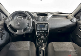 Подержанный автомобиль Renault Duster 2015 года (8 фото)