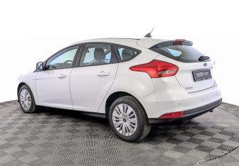 Подержанный автомобиль Ford Focus Hatchback 2017 года (7 фото)