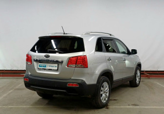 Подержанный автомобиль Kia Sorento 2011 года (5 фото)
