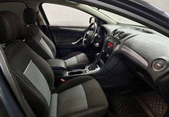 Подержанный автомобиль Ford Mondeo Sedan 2013 года (10 фото)