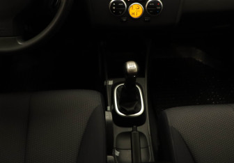 Подержанный автомобиль Nissan Tiida Sedan 2008 года (9 фото)