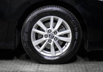 Подержанный автомобиль Toyota Camry Sedan 2018 года (22 фото)