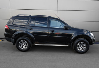 Подержанный автомобиль Mitsubishi Pajero Sport 2013 года (4 фото)