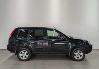 Подержанный автомобиль Nissan X-Trail 2006 года (4 фото)