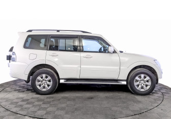 Подержанный автомобиль Mitsubishi Pajero 2018 года (4 фото)