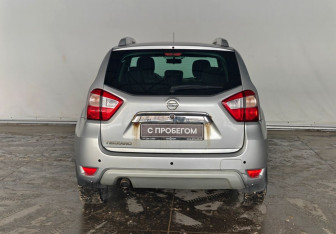 Подержанный автомобиль Nissan Terrano 2016 года (6 фото)