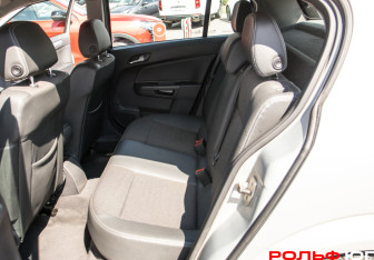 Подержанный автомобиль Opel Astra Hatchback 2008 года (7 фото)