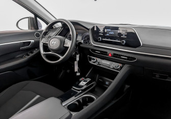 Подержанный автомобиль Hyundai Sonata 2023 года (27 фото)