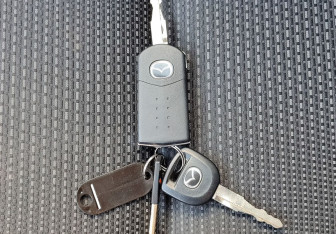 Подержанный автомобиль Mazda 3 Sedan 2011 года (18 фото)