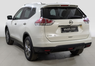 Подержанный автомобиль Nissan X-Trail 2018 года (7 фото)
