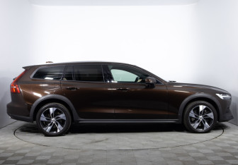 Подержанный автомобиль Volvo V60 Cross Country 2019 года (4 фото)
