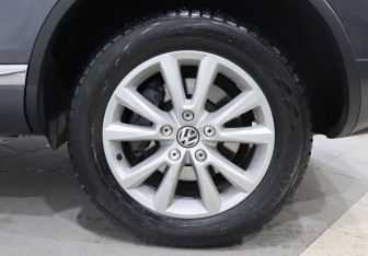 Подержанный автомобиль Volkswagen Touareg 2013 года (9 фото)