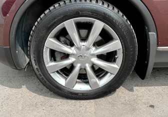 Подержанный автомобиль Infiniti QX50 2014 года (18 фото)