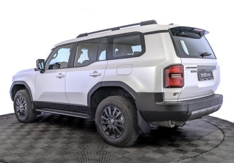 Подержанный автомобиль Toyota Land Cruiser Prado 2024 года (7 фото)