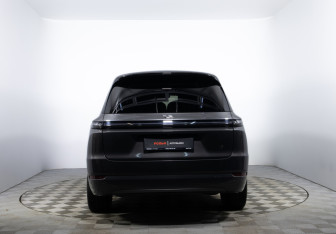 Подержанный автомобиль LiXiang L9 2023 года (5 фото)