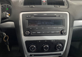 Подержанный автомобиль Skoda Octavia Liftback 2008 года (13 фото)