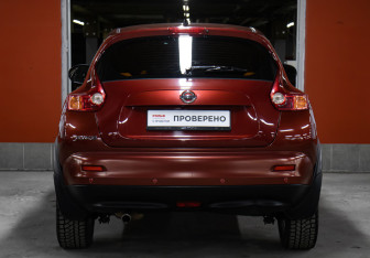 Подержанный автомобиль Nissan Juke 2012 года (6 фото)