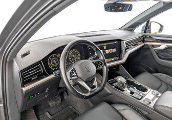 Подержанный автомобиль Volkswagen Touareg 2021 года (16 фото)