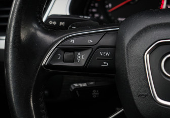 Подержанный автомобиль Audi Q7 2016 года (28 фото)