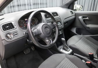 Подержанный автомобиль Volkswagen Polo Hatchback 2012 года (16 фото)