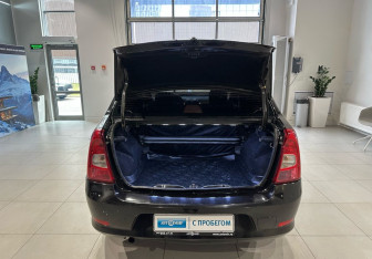 Подержанный автомобиль Renault Logan Sedan 2011 года (7 фото)