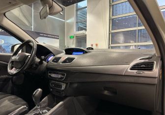 Подержанный автомобиль Renault Fluence 2014 года (11 фото)