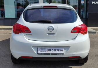 Подержанный автомобиль Opel Astra Hatchback 2012 года (6 фото)