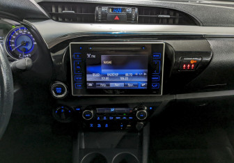 Подержанный автомобиль Toyota Hilux 2015 года (24 фото)
