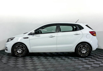 Подержанный автомобиль Kia Rio Hatchback 2016 года (8 фото)