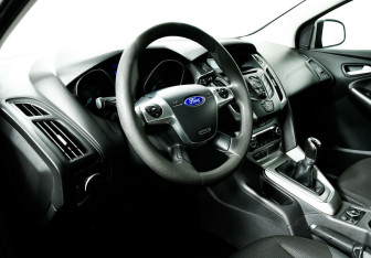 Подержанный автомобиль Ford Focus Sedan 2012 года (10 фото)