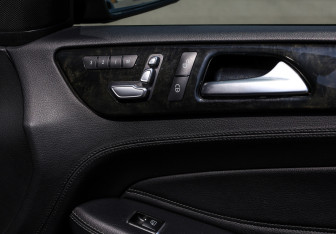 Подержанный автомобиль Mercedes-Benz GLE 2016 года (26 фото)