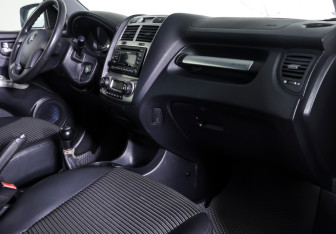 Подержанный автомобиль Kia Sportage 2007 года (10 фото)