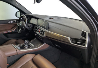 Подержанный автомобиль BMW X5 2021 года (11 фото)