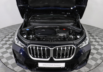Подержанный автомобиль BMW X1 2025 года (10 фото)