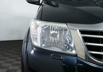 Подержанный автомобиль Toyota Hilux 2013 года (5 фото)